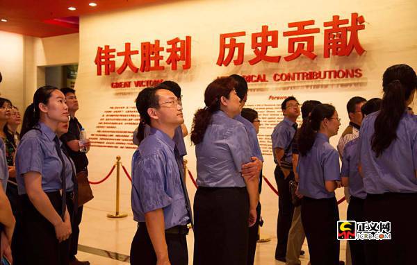 曲靖北京检察干警参观反法西斯战争胜利70周年主题展览